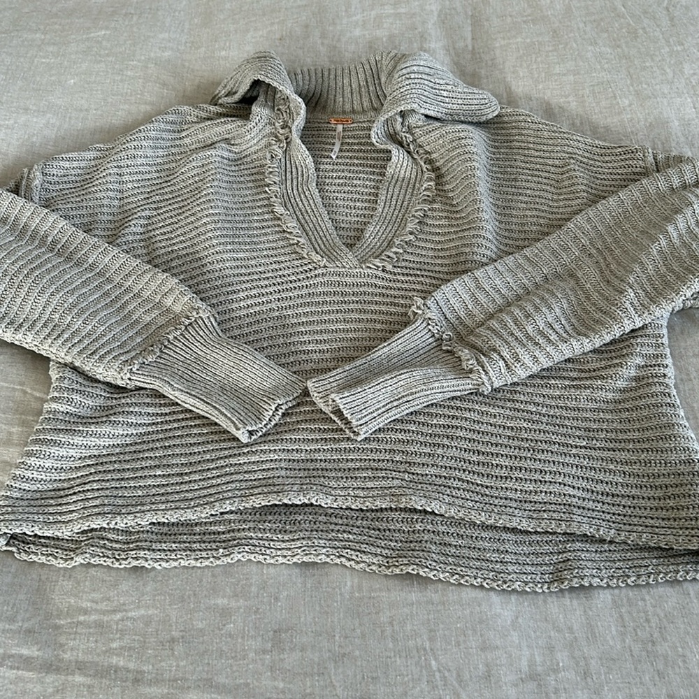 Womens Free People cropped sweater. Size XS